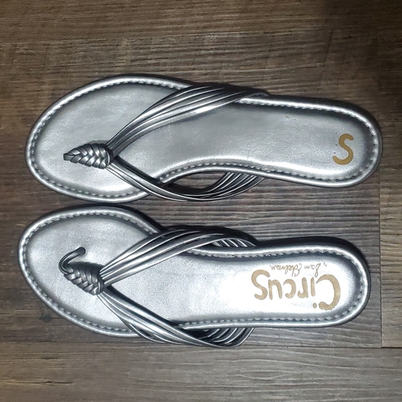 Sam Edelman Shoes - Circus by Sam Edelman silver flip flops 8.5